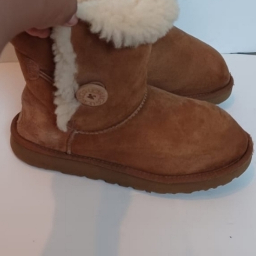 UGG BAILEY BUTTON chestnut - Picture 1 of 5
